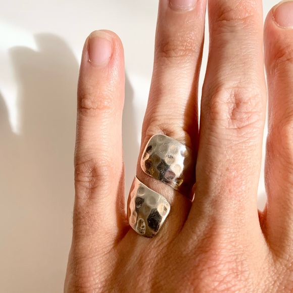 Sterling silver hammered ring - Picture 2 of 2